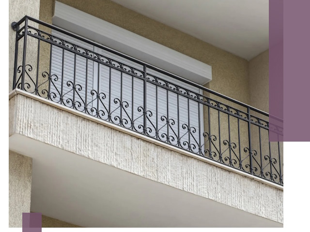 Балконные ограждения из металла и стекла в Малгобеке для домов