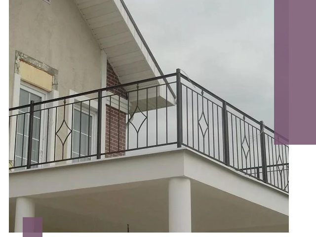 Изготовление балконных ограждений в Малгобеке из металла и стекла